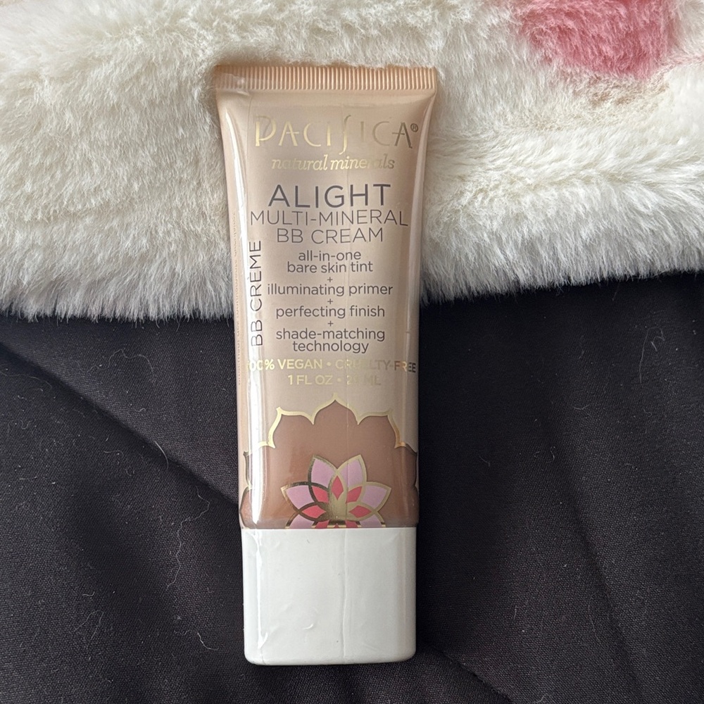 Pacifica Alight Multi-Mineral BB Cream - Natural Minerals